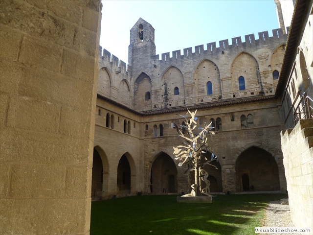 avignon palais sculpture