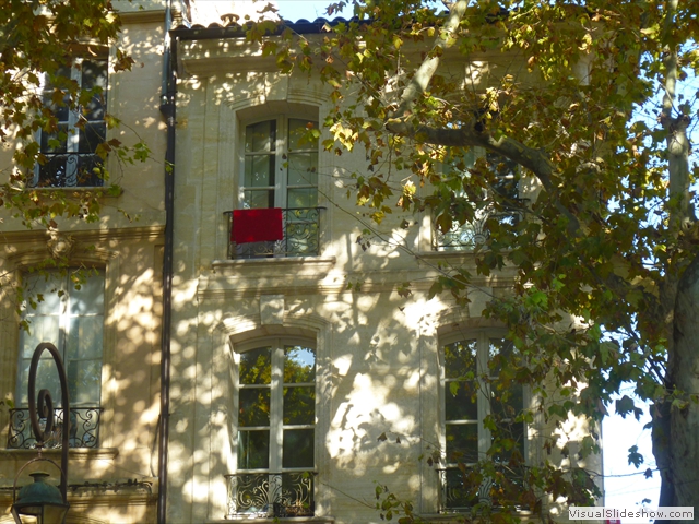 avignon street window