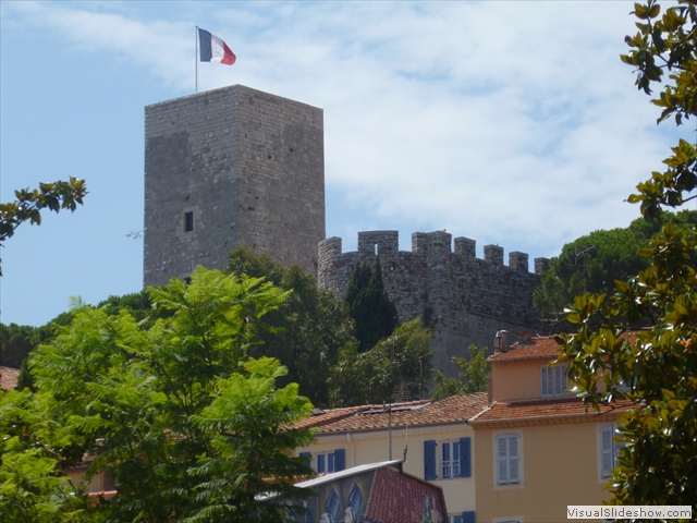 fort flag close