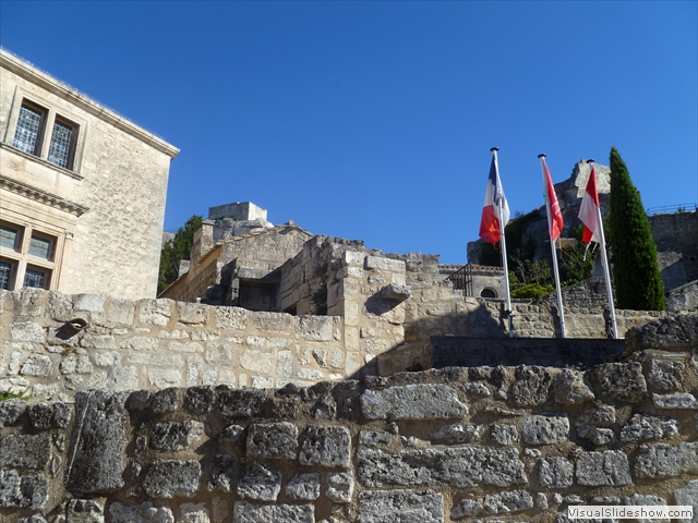 les baux flags2