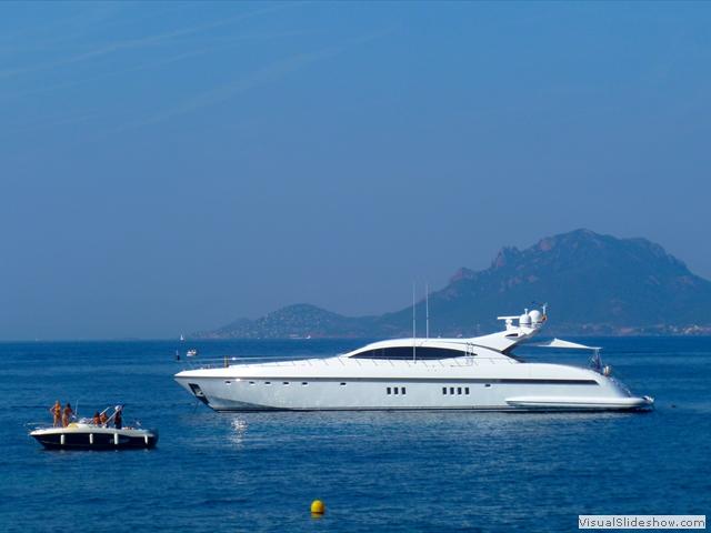 boat sleek